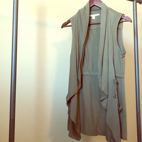 Francesca’s cinched Miami Utility Vest - Picture 2 of 3